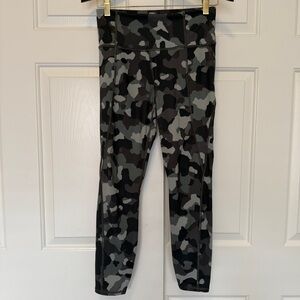 ATHLETA Womens Lightning 7/8 Tights Camo SIZE S